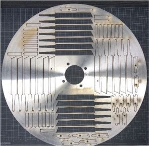 Circular knife with exemplary arrangement of blades. Circular knife with exemplary arrangement of blades.